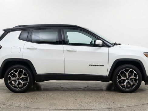 Used 2025 Jeep Compass Limited AWD/4WD image 11