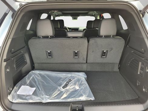 New 2026 GMC Acadia Denali w/ Super Cruise Package image 7