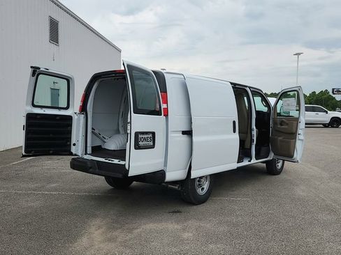New 2026 Chevrolet Express 3500 RWD image 14