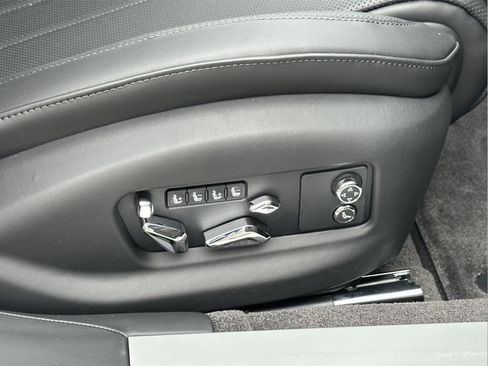 New 2026 Bentley Flying Spur V8 AWD/4WD image 22