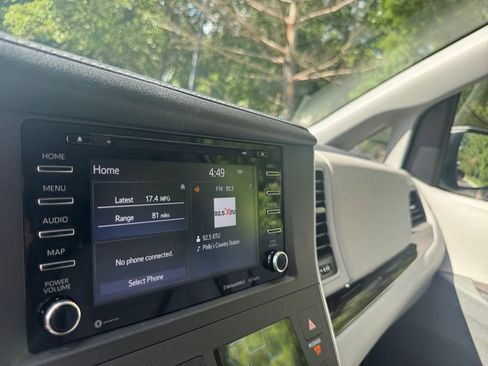 Used 2020 Toyota Sienna XLE w/ Carpet Mat Package FWD image 30