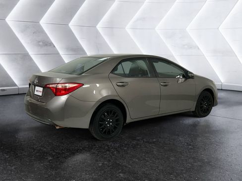 Used 2017 Toyota Corolla LE image 4