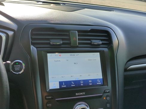 Used 2020 Ford Fusion Titanium image 23