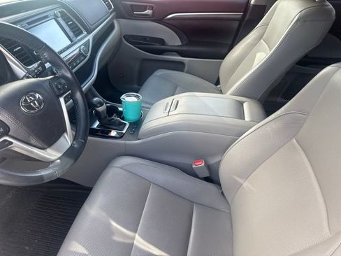 Used 2019 Toyota Highlander Limited AWD/4WD image 4
