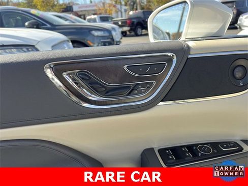 Certified 2020 Lincoln Continental Reserve image 19