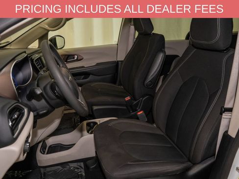 Used 2023 Chrysler Voyager LX FWD image 10