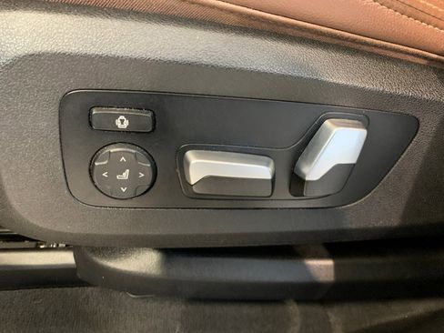 Used 2021 BMW X7 xDrive40i w/ M Sport Package image 18