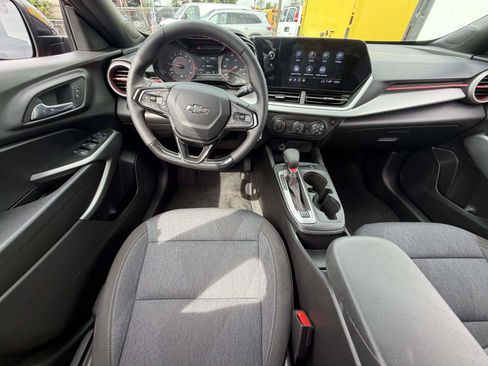 Certified 2024 Chevrolet Trax RS w/ Sunroof Package FWD image 13