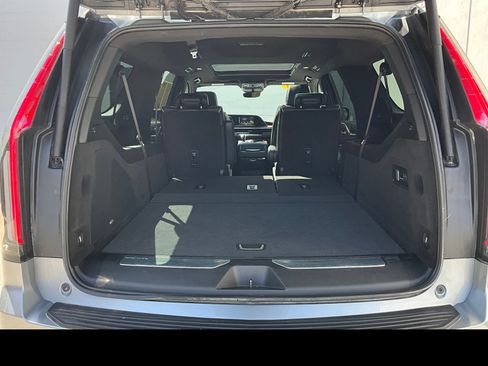 Used 2023 Cadillac Escalade ESV Premium Luxury w/ LPO, Radiant Package AWD/4WD image 12