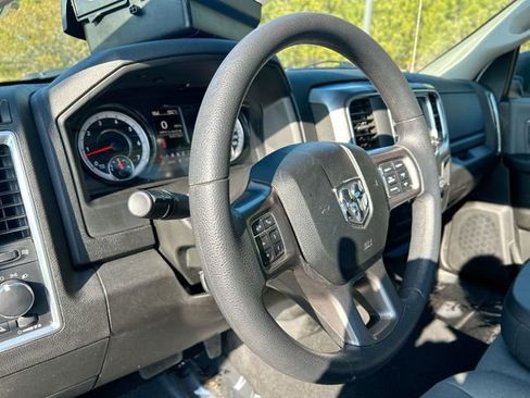 Used 2022 RAM 1500 Classic SLT image 18