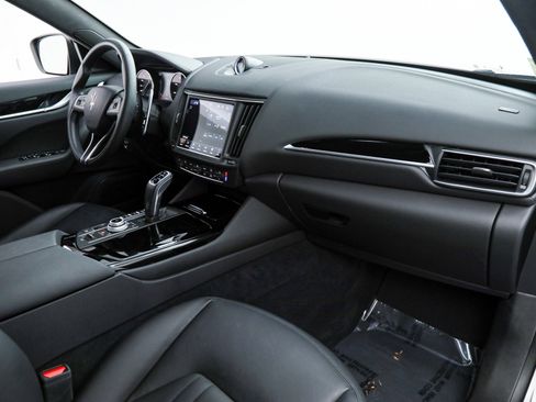 Used 2022 Maserati Levante GT image 11