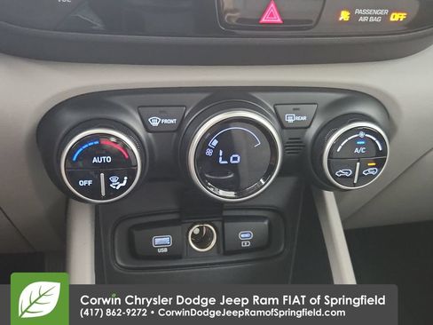 Used 2025 Hyundai Venue SEL FWD image 25