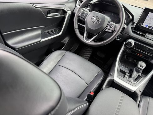 Used 2023 Toyota RAV4 XLE Premium image 15
