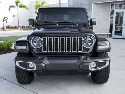 Used 2025 Jeep Wrangler Unlimited Sahara w/ Safety Group AWD/4WD image 4