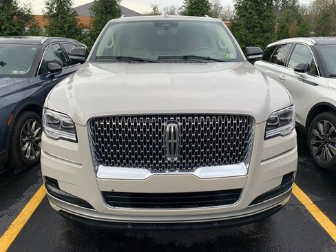 Used 2024 Lincoln Navigator Reserve image 3