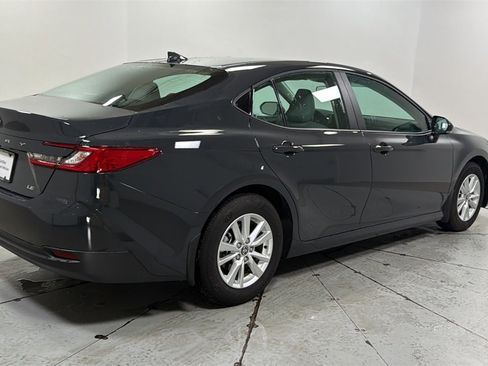 Used 2026 Toyota Camry LE image 5