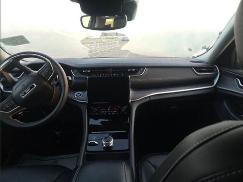 Used 2024 Jeep Grand Cherokee L Limited w/ Black Appearance Package image 8