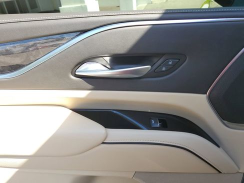 Used 2022 Cadillac Escalade Premium Luxury AWD/4WD image 16