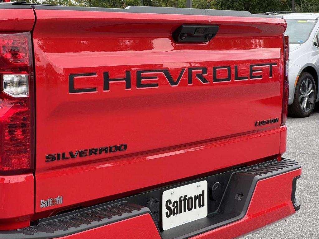 Used 2022 Chevrolet Silverado 1500 Custom w/ LPO, Dark Essentials Package AWD/4WD image 10