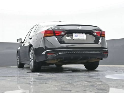 Used 2025 Nissan Altima 2.5 SV FWD image 45