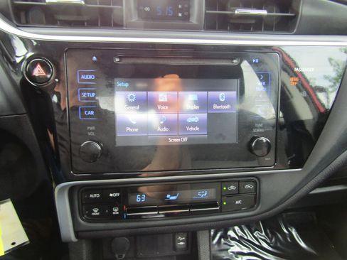 Used 2017 Toyota Corolla LE image 22