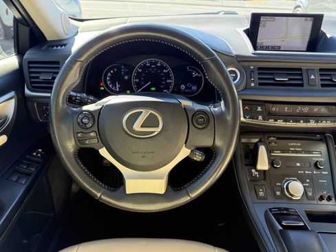 Used 2014 Lexus CT 200h image 18