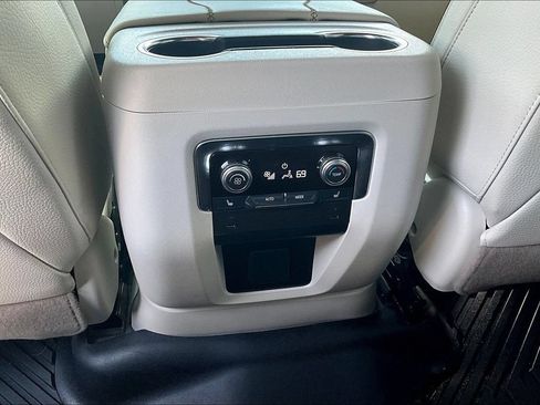 Used 2025 GMC Yukon XL Denali AWD/4WD image 24