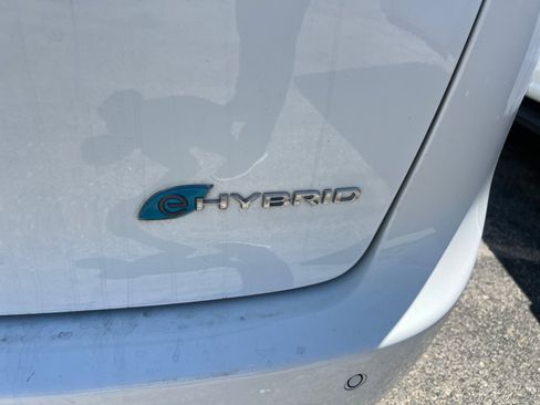 Used 2023 Chrysler Pacifica Touring-L FWD image 4
