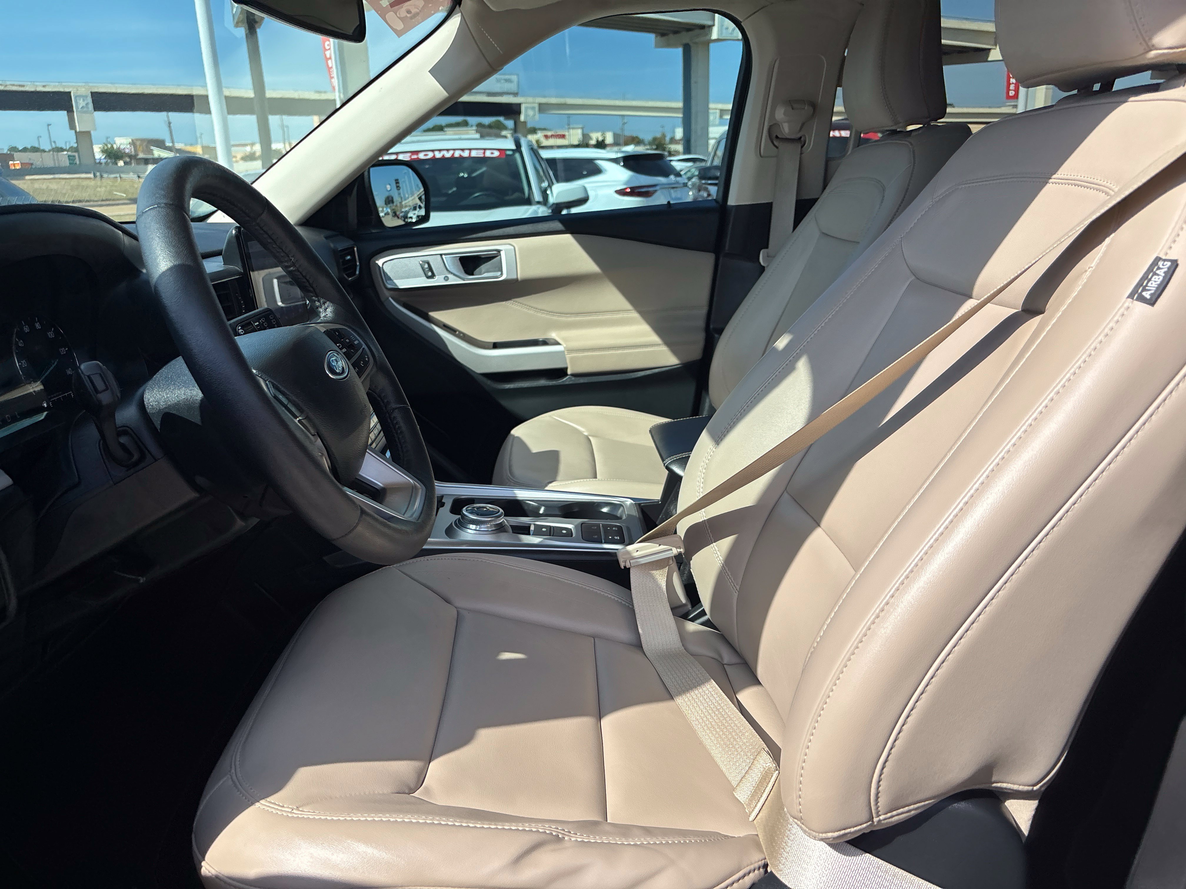 Used 2024 Ford Explorer XLT w/ Equipment Group 202A RWD image 38