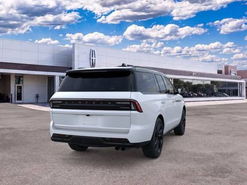 New 2026 Lincoln Navigator Black Label AWD/4WD image 8