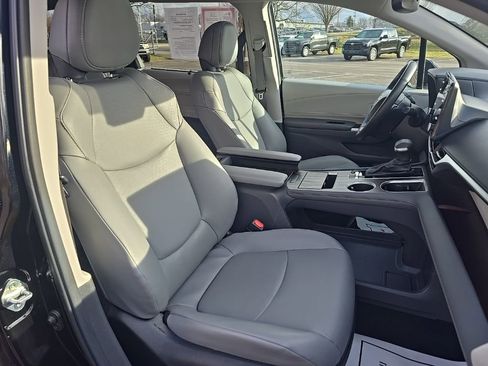 Certified 2024 Toyota Sienna XLE image 31