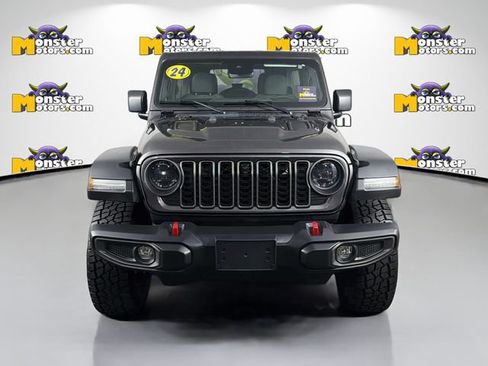 Used 2024 Jeep Wrangler Unlimited Rubicon w/ Dual Top Group AWD/4WD image 2
