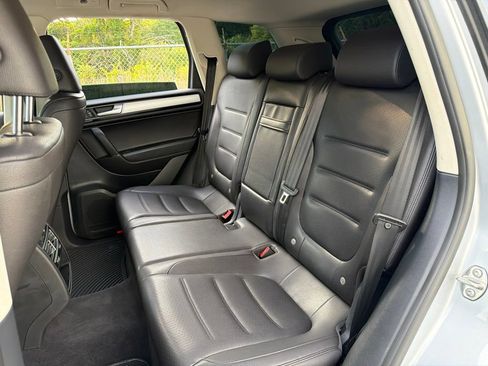 Used 2016 Volkswagen Touareg Sport AWD/4WD image 22