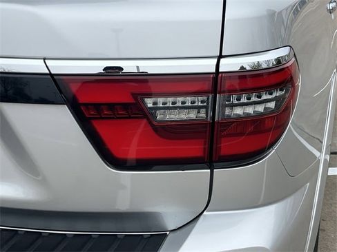 Used 2021 Nissan Armada SV image 7