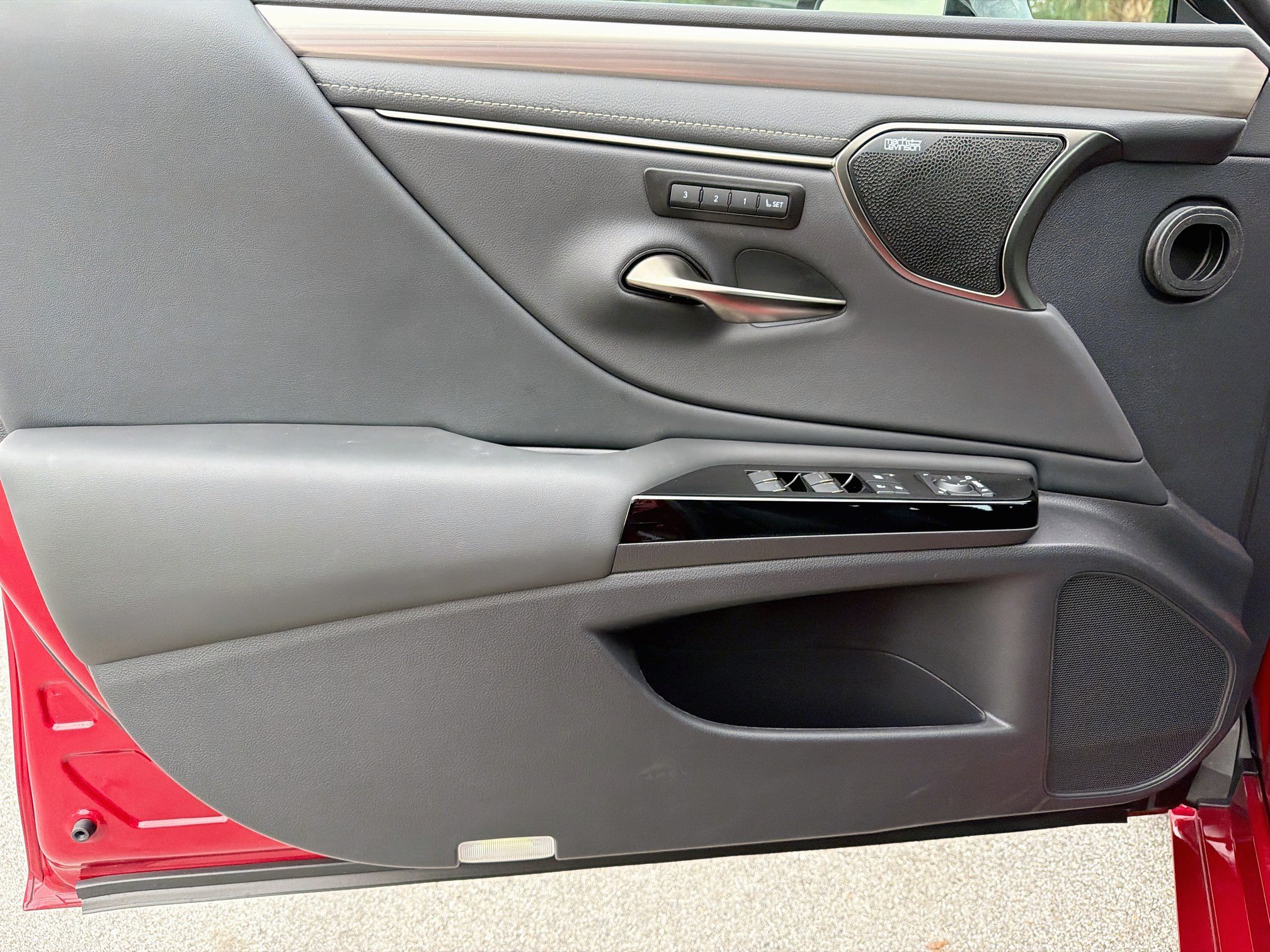 Used 2025 Lexus ES 350 F Sport w/ Accessory Package (Z1) FWD image 21