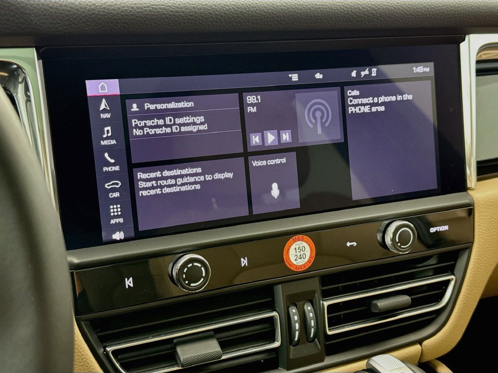 Certified 2026 Porsche Macan AWD/4WD image 18