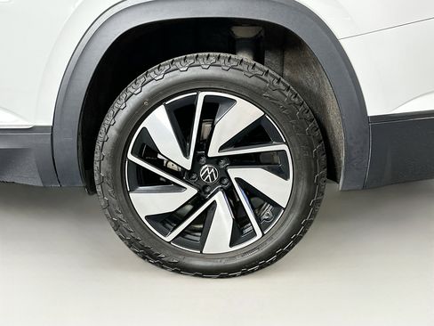 Used 2025 Volkswagen Atlas SE image 11