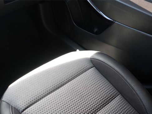 Used 2024 Chevrolet Trax LT FWD image 26