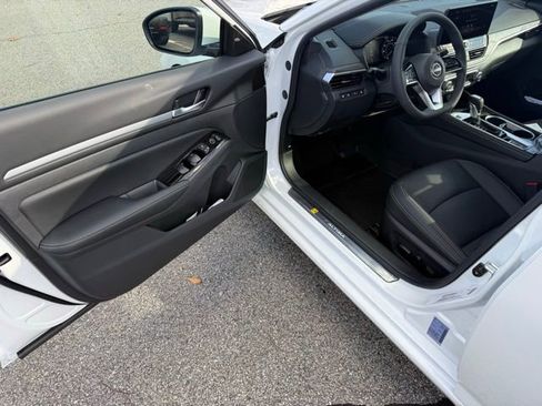 New 2025 Nissan Altima 2.5 SL image 15