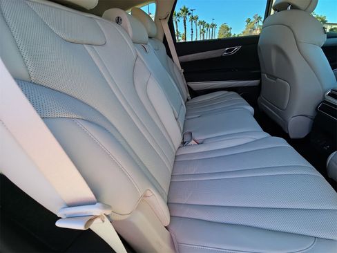 Certified 2025 Genesis GV80 2.5T Select image 17