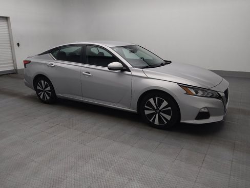 Used 2022 Nissan Altima 2.5 SV FWD image 11