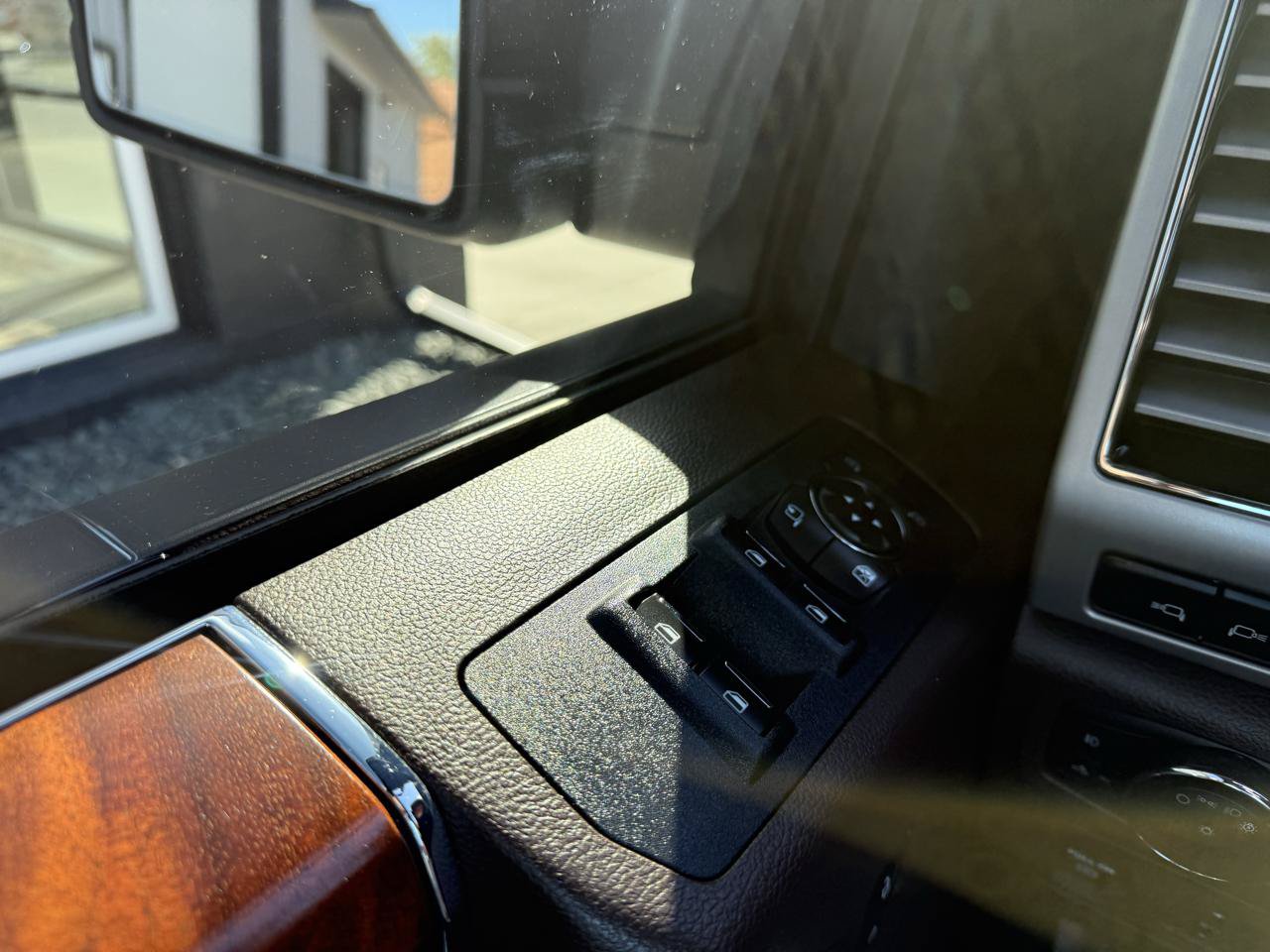 Used 2019 Ford F150 King Ranch w/ Equipment Group 601A Luxury AWD/4WD image 25