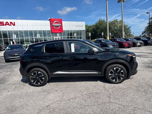 Certified 2025 Nissan Kicks SV AWD/4WD image 4