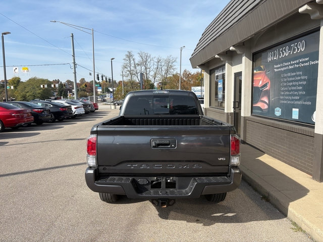 Used 2022 Toyota Tacoma TRD Sport AWD/4WD image 4