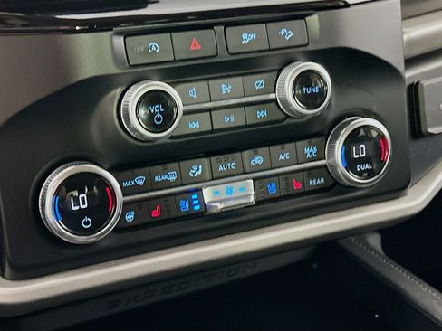 Used 2024 Ford Expedition XLT image 24