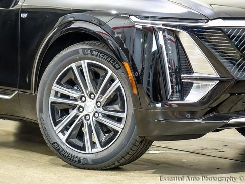 New 2025 Cadillac Lyriq Luxury image 3