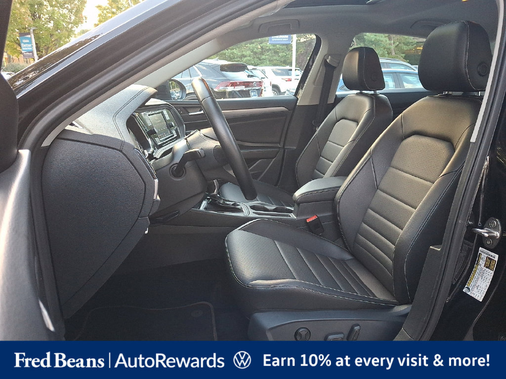 Certified 2022 Volkswagen Jetta SE w/ Panoramic Sunroof Package FWD image 18