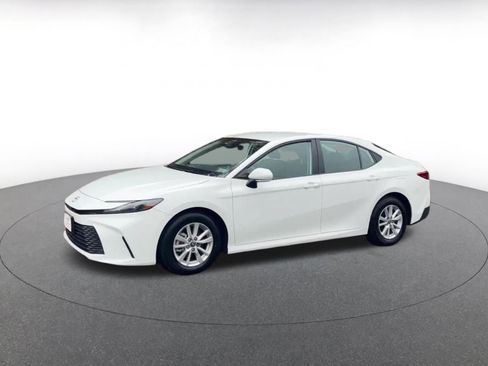 Used 2025 Toyota Camry LE image 8