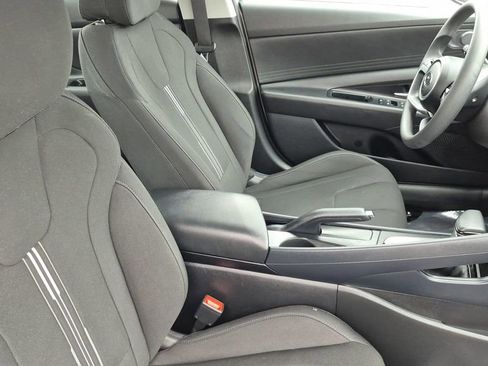 Used 2022 Hyundai Elantra SEL image 16