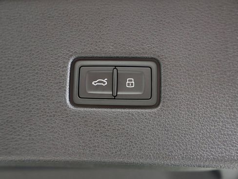 Used 2024 Audi Q8 Premium Plus image 16